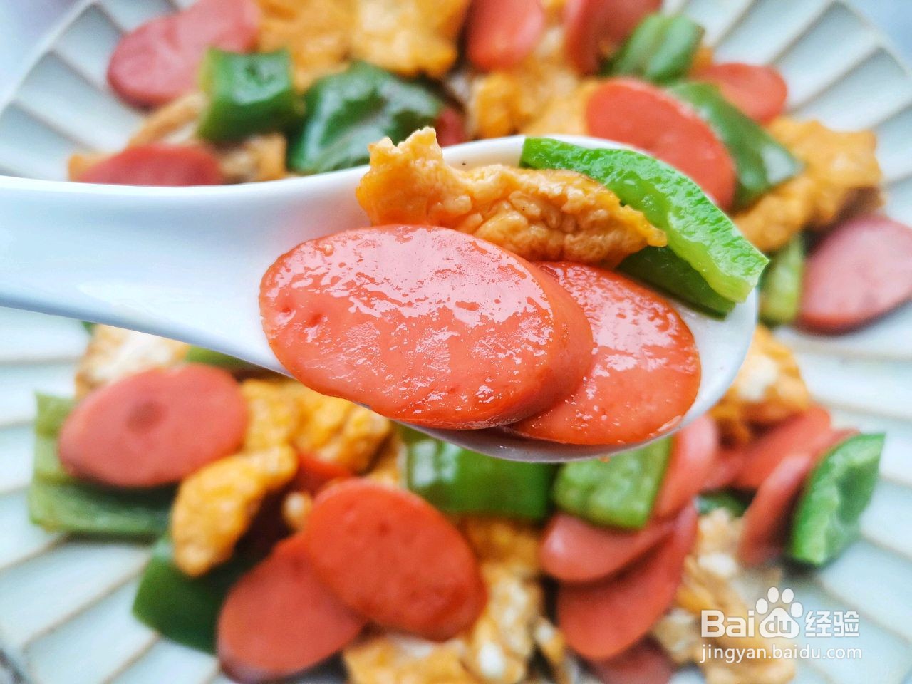 青椒火腿炒鸡蛋的做法