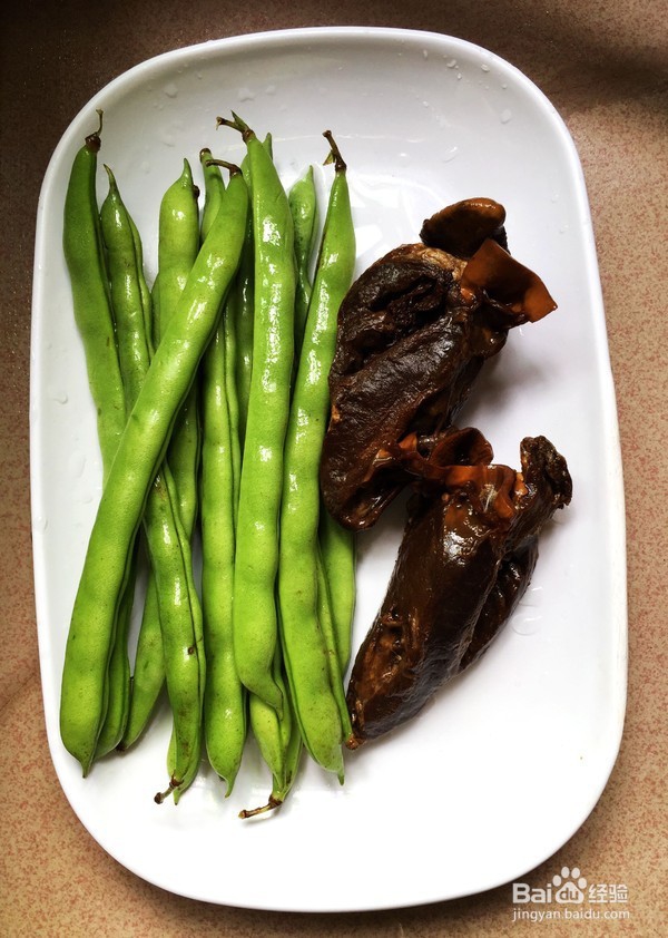 怎样做开胃养颜的四季豆炒卤猪心呢