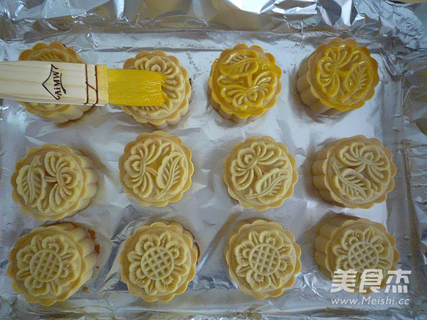 广式绿豆蛋黄月饼