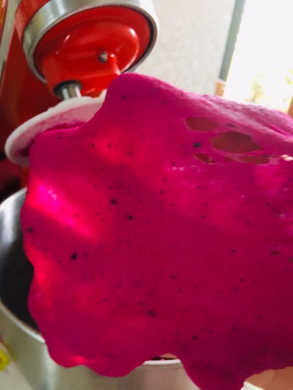 火龙果麻薯坚果软欧包