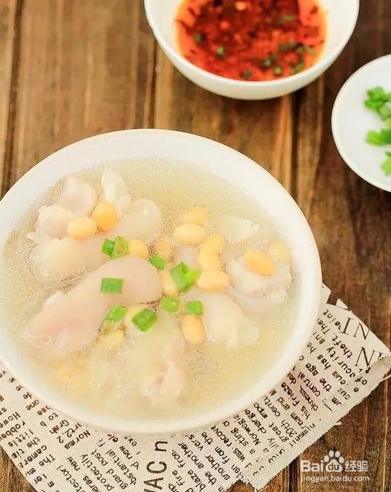 美 容 猪 蹄 汤 炖猪蹄时用上这一招，