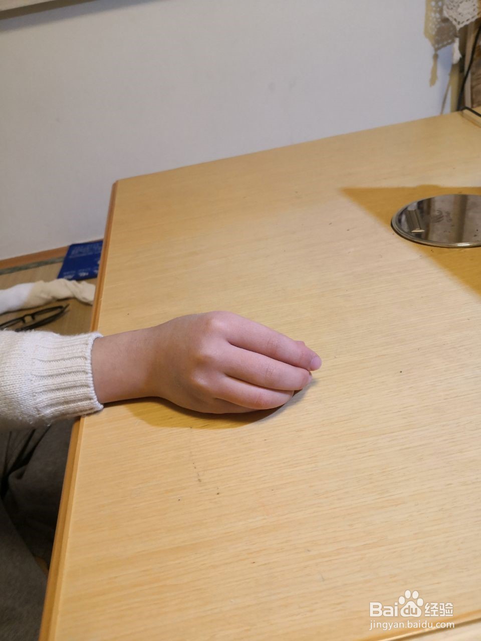 如何用一枚硬币变一个饭桌小魔术