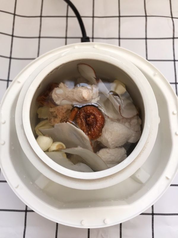 石斛海底椰排骨汤