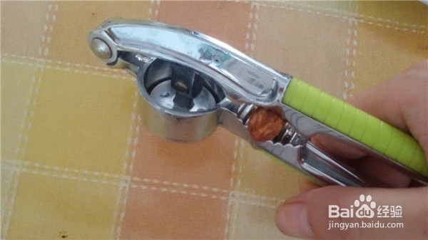 #神器#压蒜器兼干果夹两种本领集一身
