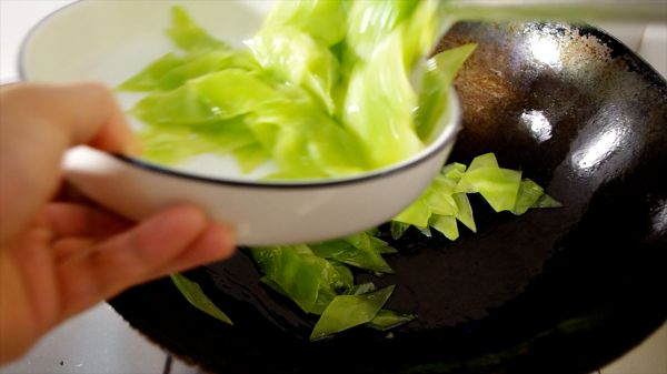 先炒莴笋还是炒肉