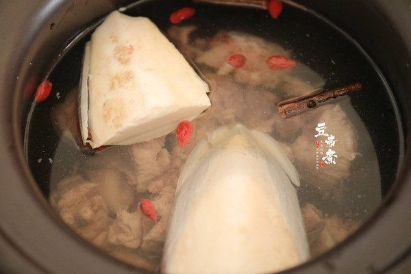 墨鱼螵蛸猪尾汤