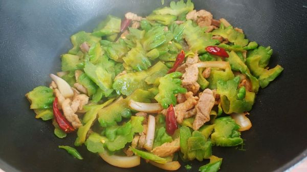 四味生炒苦瓜肉