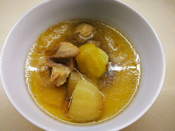 清甜滋润苹果雪梨无花果排骨汤