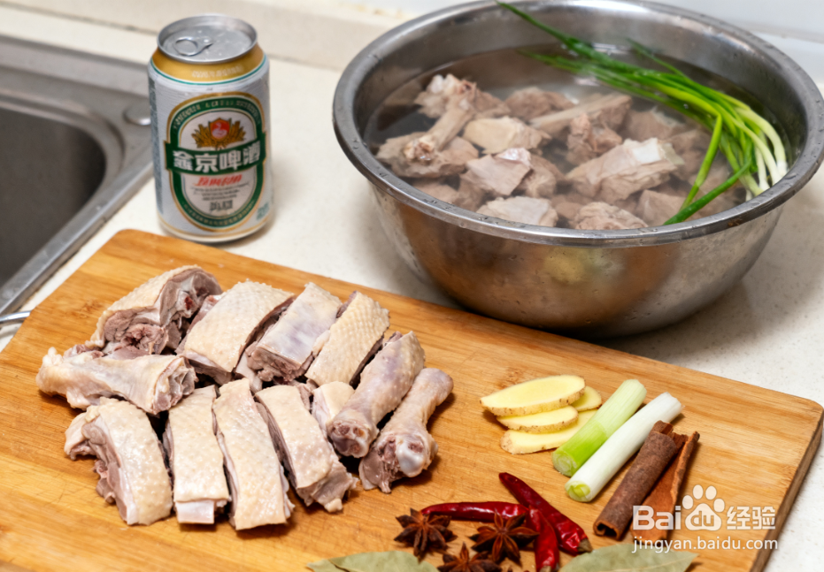 啤酒鸭的家常教程：鸭肉酥烂，酒香浓郁，无腥味