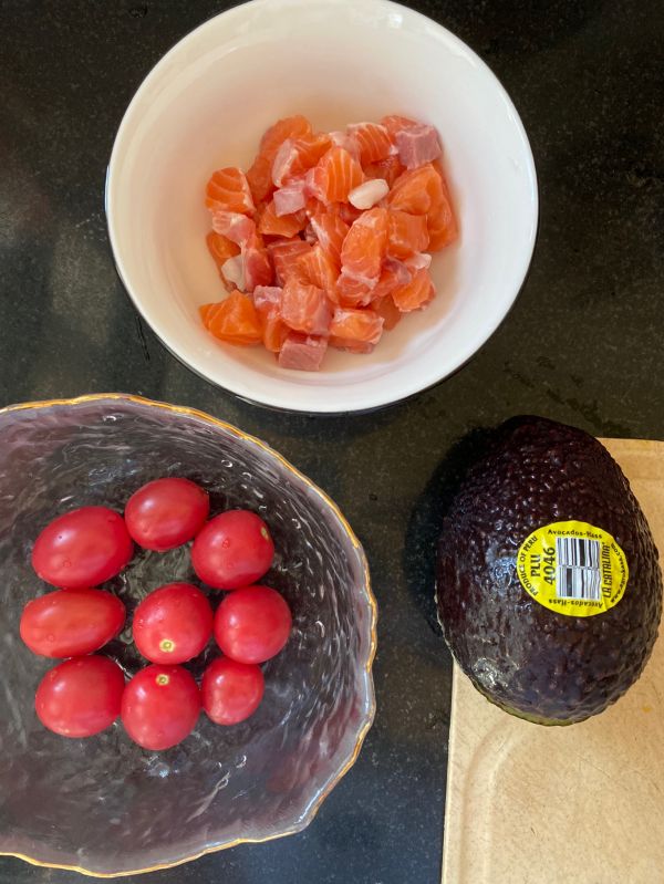 三文鱼牛油果沙拉