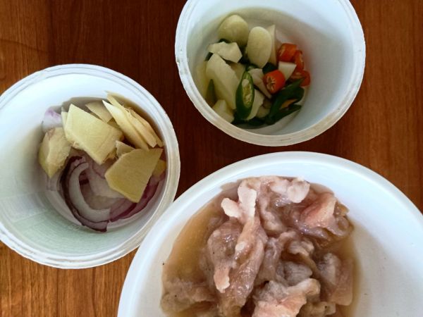 芹菜木耳小炒肉