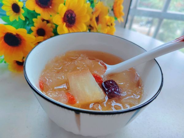 冰糖银耳雪梨汤