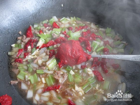 辣皮子滚肉菠菜面做法