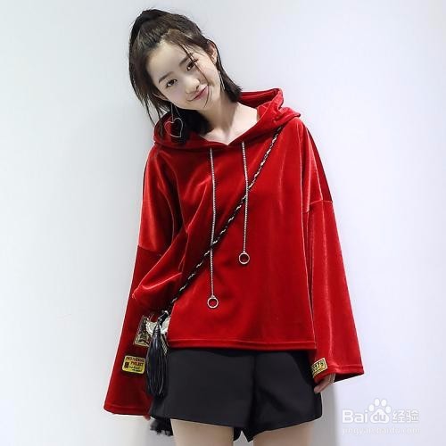 金丝绒卫衣怎么搭配