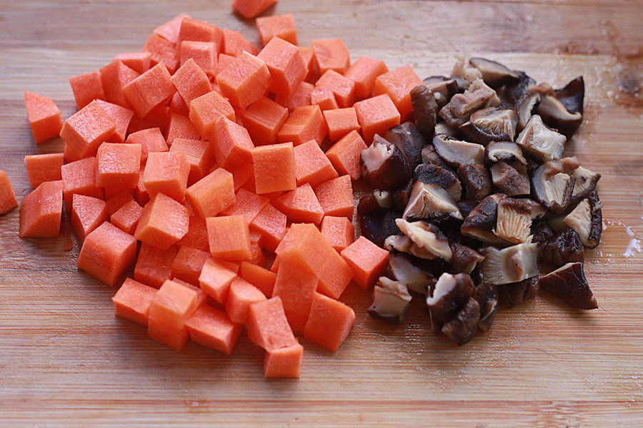 想吃排骨香菇焖饭？看完就能轻松学会