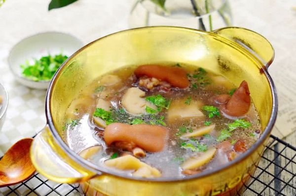 五谷猪蹄莲藕汤