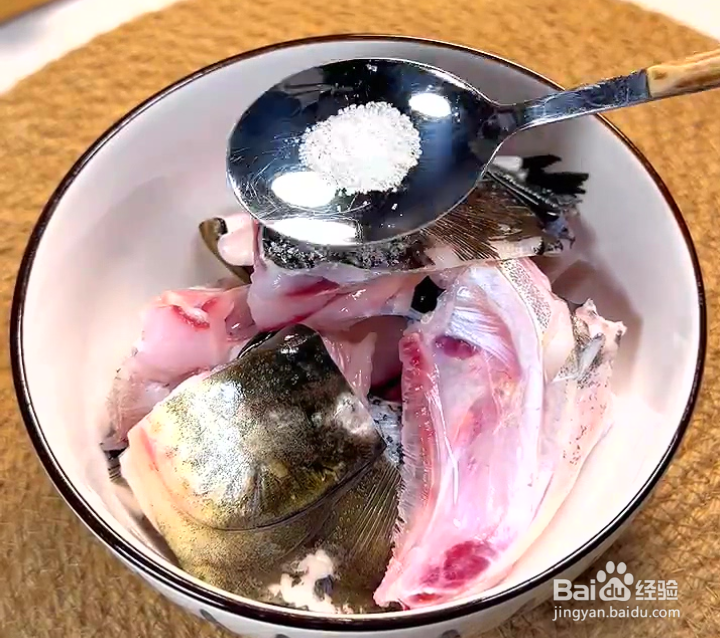 鱼头炖腐竹怎么做好吃