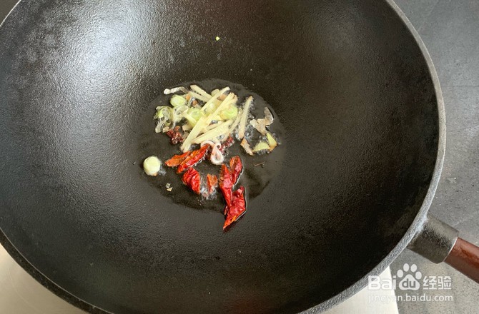 韭菜炒鱿鱼的做法