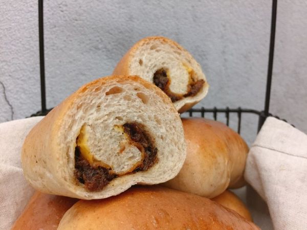 芝芝辣肉松面包