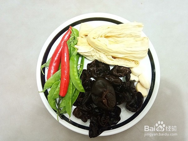 荷兰豆拌腐竹制作方法