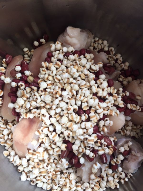 红豆薏米猪蹄汤