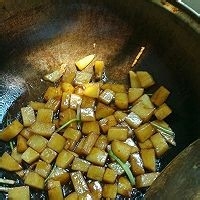 老人小孩都爱吃的红烧土豆