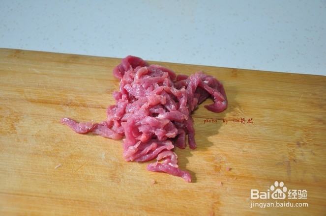 如何做干煸肉丝芹菜？