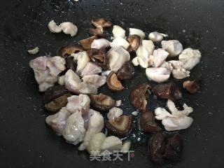 小鸡蘑菇焖饭的做法