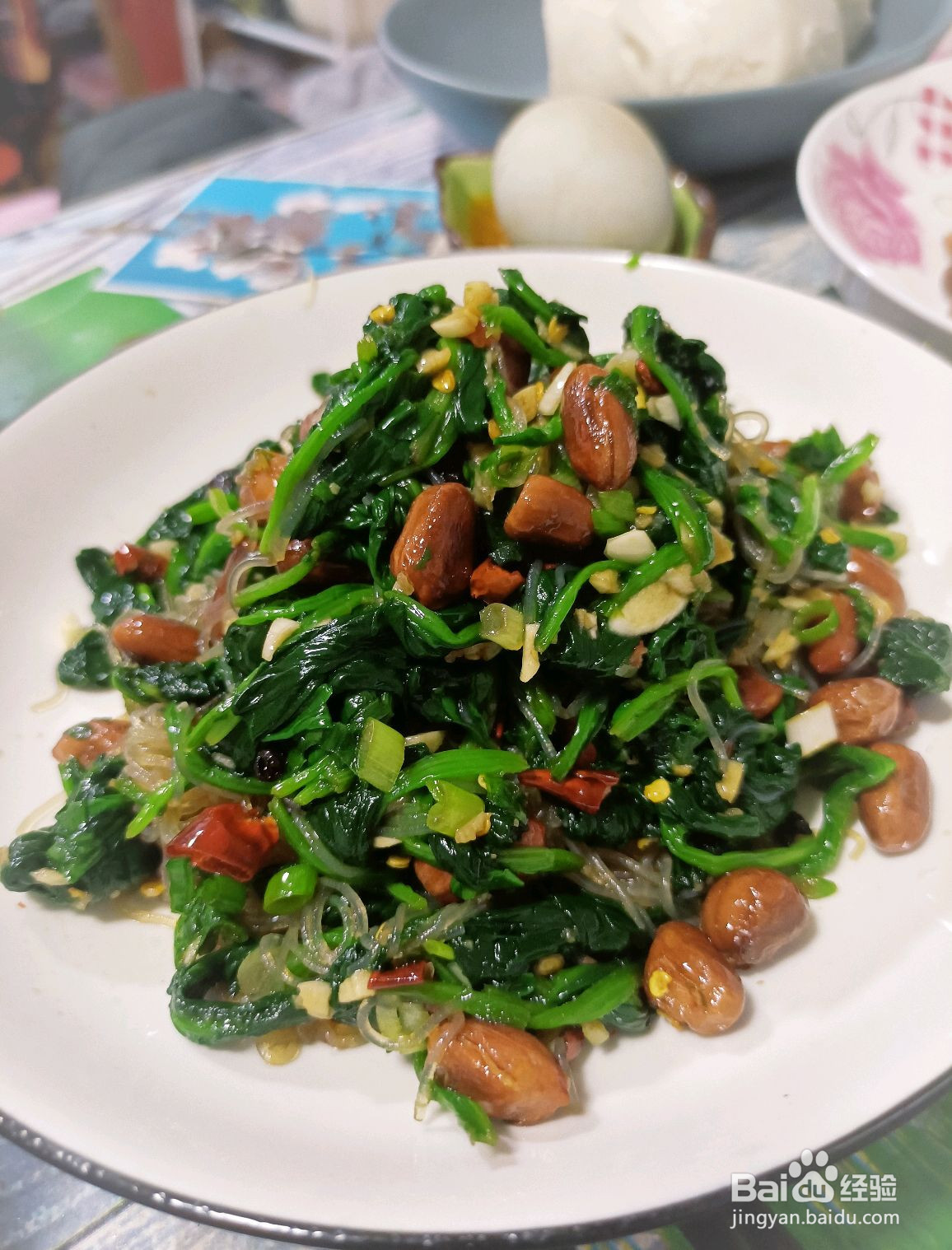 凉拌果仁菠菜的做法