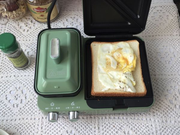 火腿鸡蛋三明治