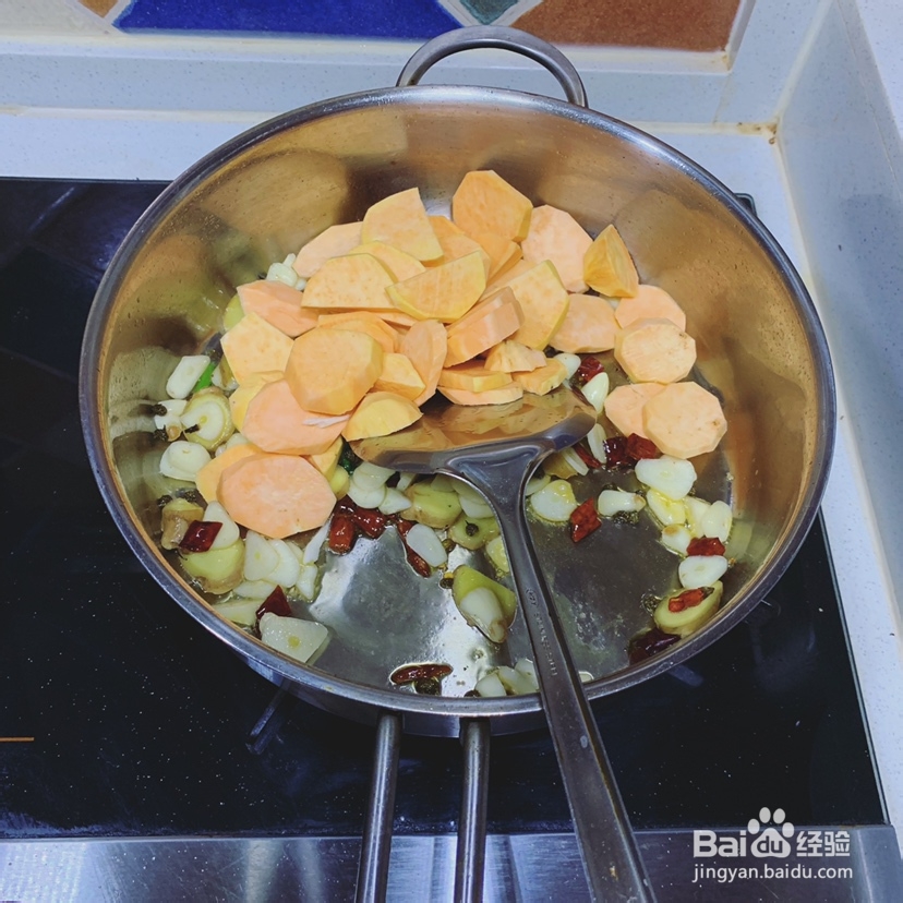 怎么做三汁焖鱼？