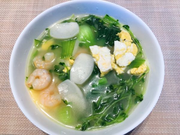 豆苗青菜虾仁年糕汤