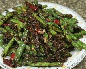 食补养生芽菜干煸四季豆的做法
