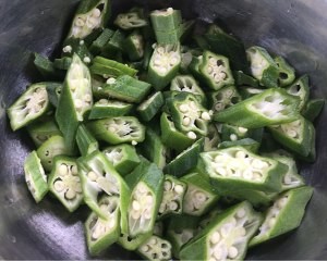 健康养生佳品秋葵炒蛋的做法