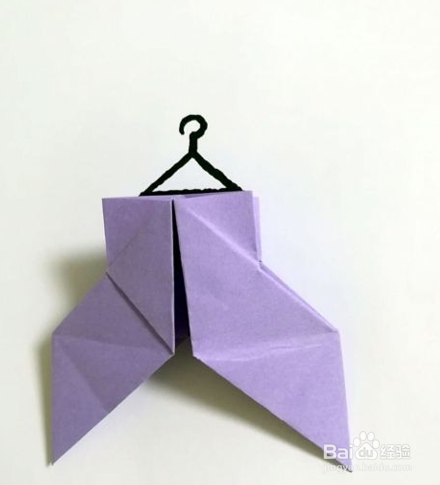 手工/爱好 > 手工艺 看到别的小盆友用纸折叠的小裤子,宝宝闹着要学习