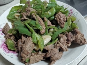 健康养生佳品青椒牛肉丝的做法