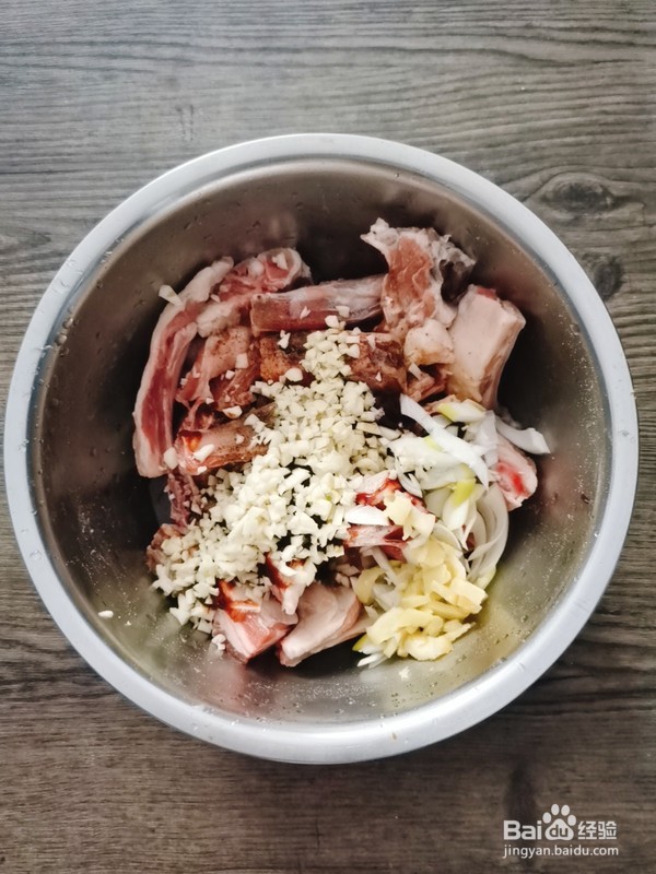 怎么做美味的蒜香烤羊排