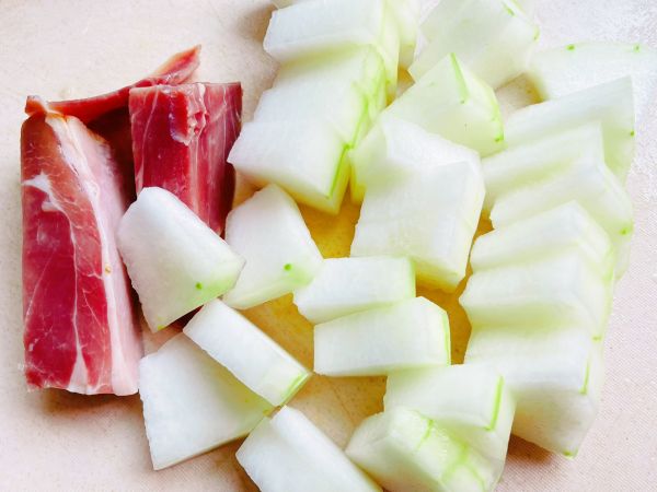 冬瓜排骨火腿汤