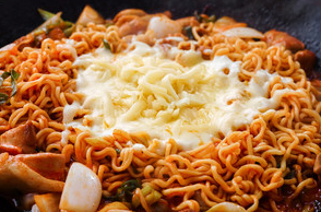 芝士火鸡面 有肉有菜味道超过瘾的韩国拉面