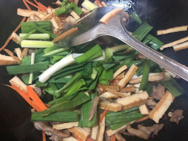 青蒜肉丝炒香干