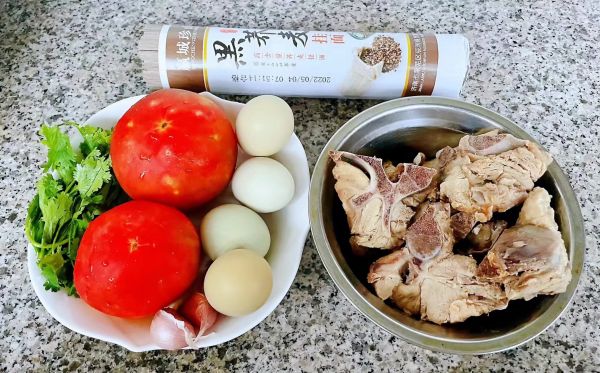 排骨番茄煎蛋荞麦面