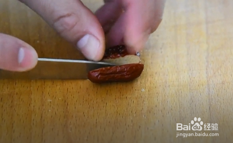 冰糖炖雪梨的做法?