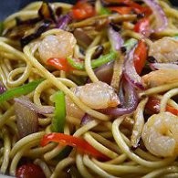 制作虾仁酱炒杂蔬面