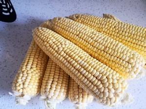 养生食补粗粮葱香鲜玉米饼的做法