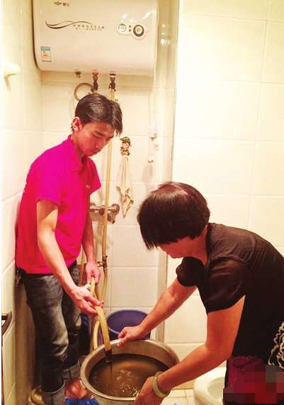 电热水器里生锈了流出黄水怎么办