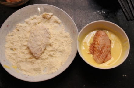 炸鸡翅怎么炸得外酥里嫩
