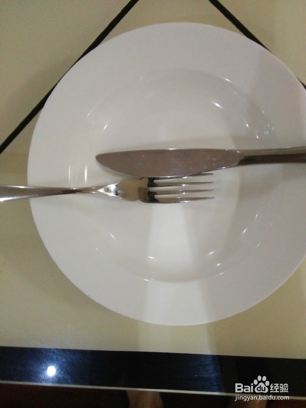 如何判断老外吃饭是否吃完了？