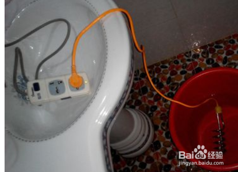 热得快怎么放水里图示