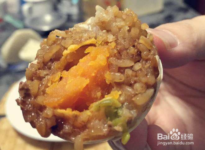 今年的网红单品--黄金糯米蛋，做法其实很简单