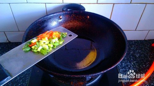 简单好吃的家常菜——柿子椒炒火腿肠